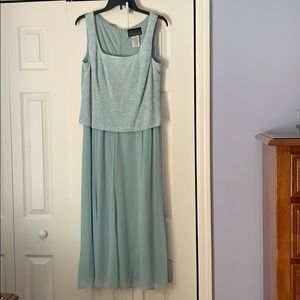 Alex evenings Turquoise evening gown size 12